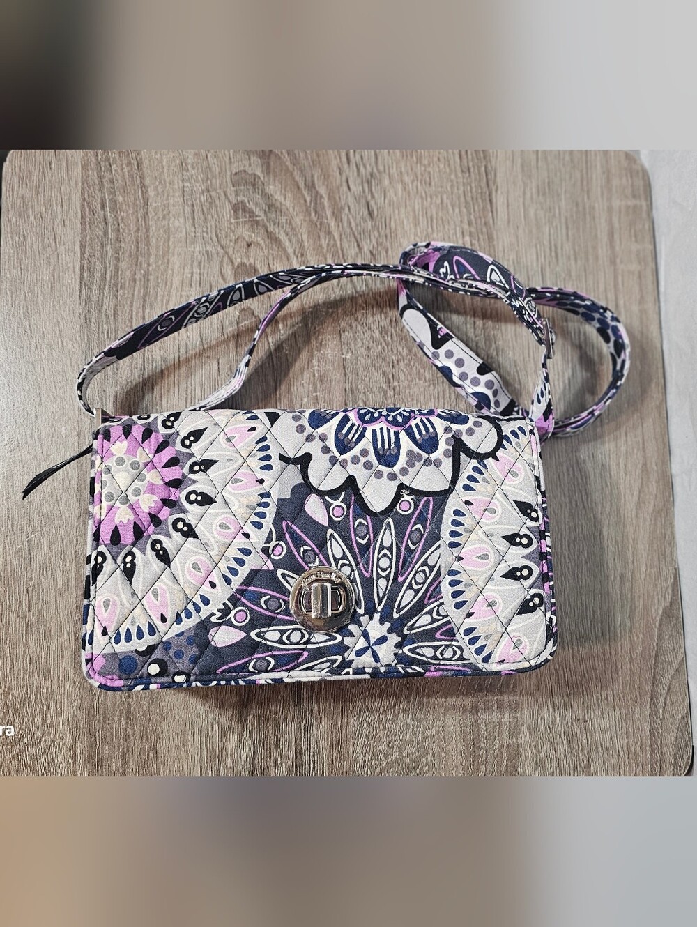 Discontinued Vera Bradley "Mimosa Medallion Crossbody Bag - EUC